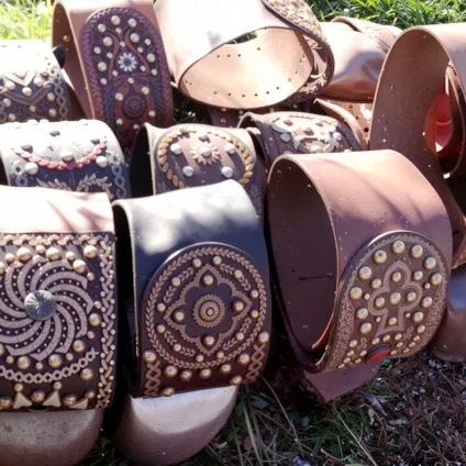 Collari in cuoio delle Alpi