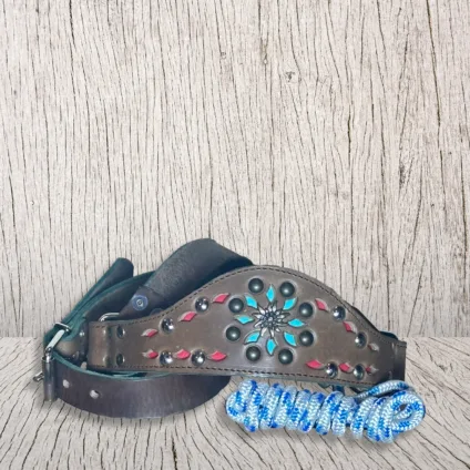 Cavezza in cuoio per mucche con decorazione a fiore