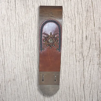 Collare in cuoio decorato per campana – 125×15