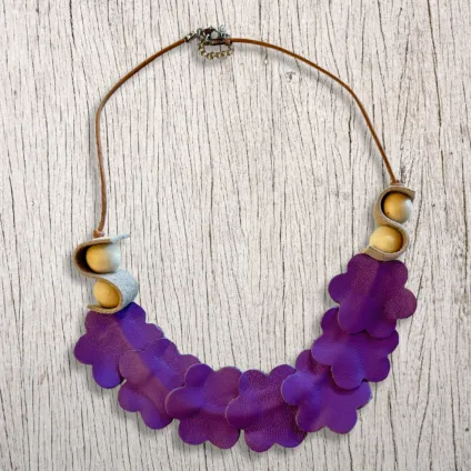 Collana fiori in pelle e sfere in legno double face