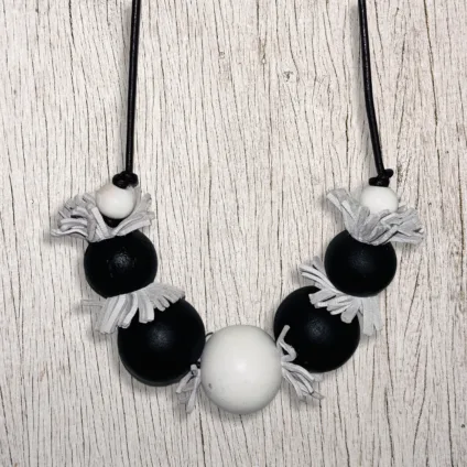 BOHO – Collana legno e pelle