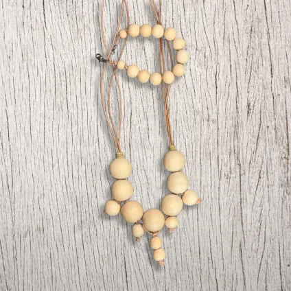 BOSCO – Parure di perle in legno naturale