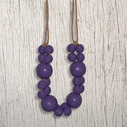 CHANCE – Collana doppio filo in legno viola