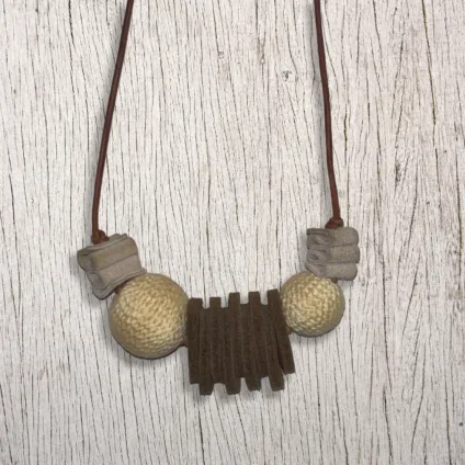 UNO – Collana sfere in stoffa