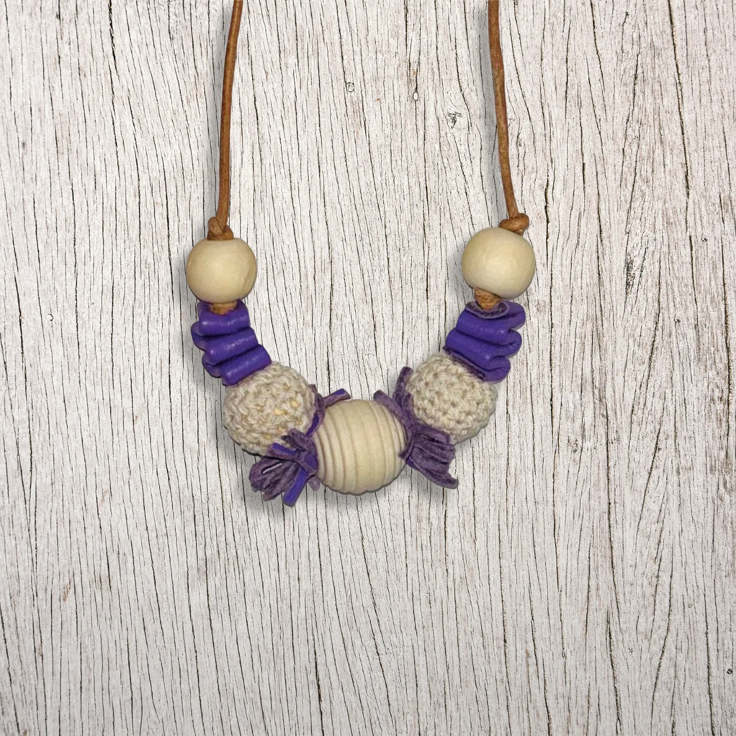 VIOLA BIMBA - Collanina in pelle legno e lana