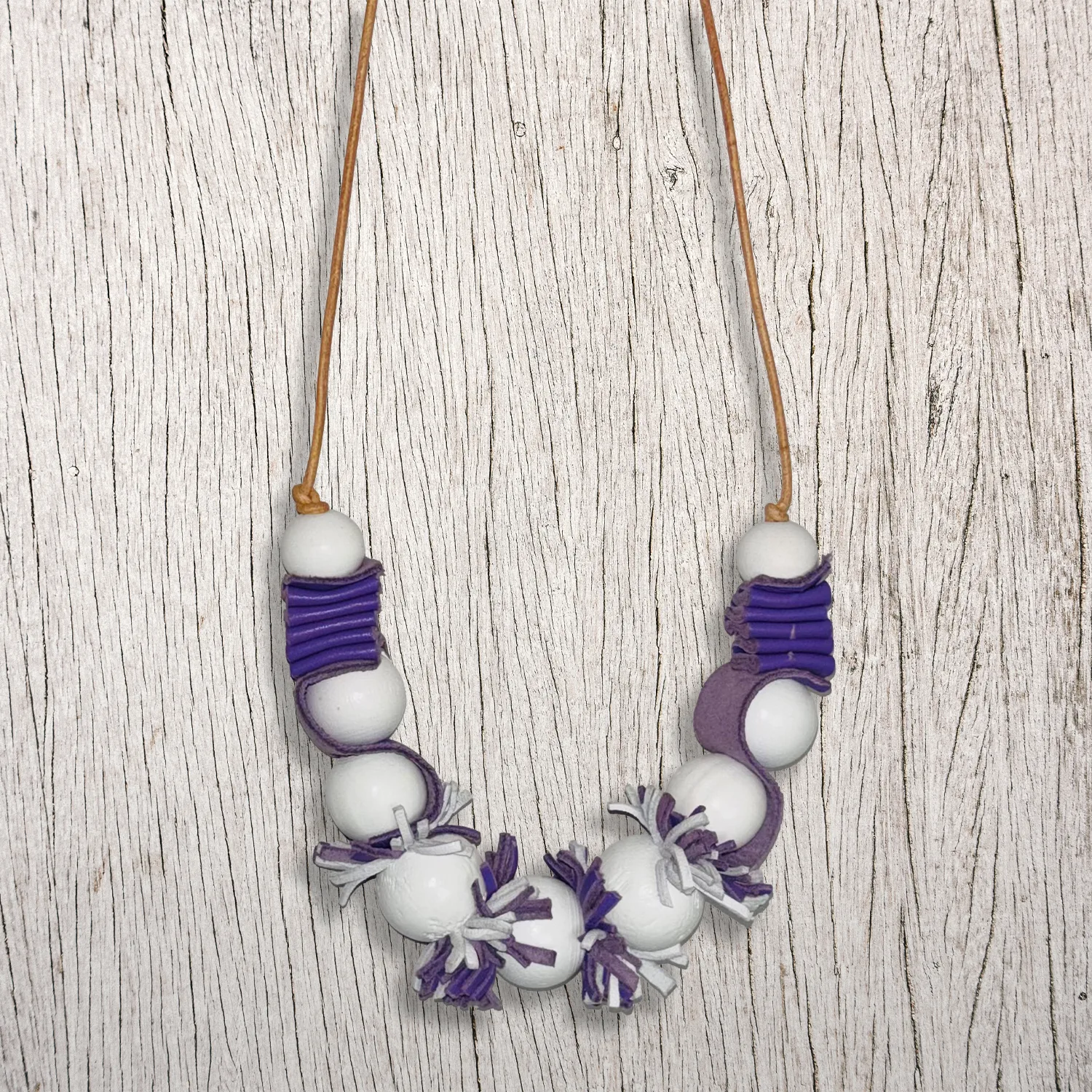 VIOLA - Collana in legno e pelle